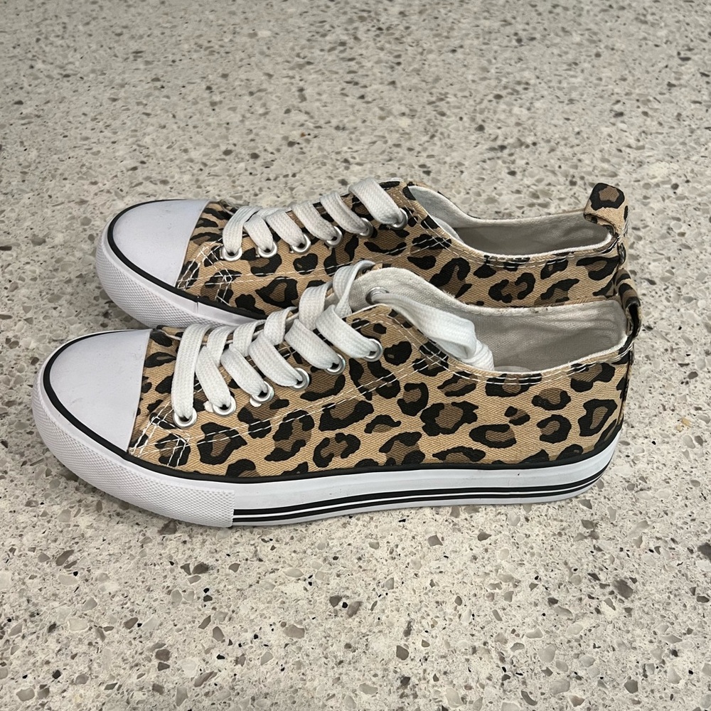 Women’s cheetah print shoes